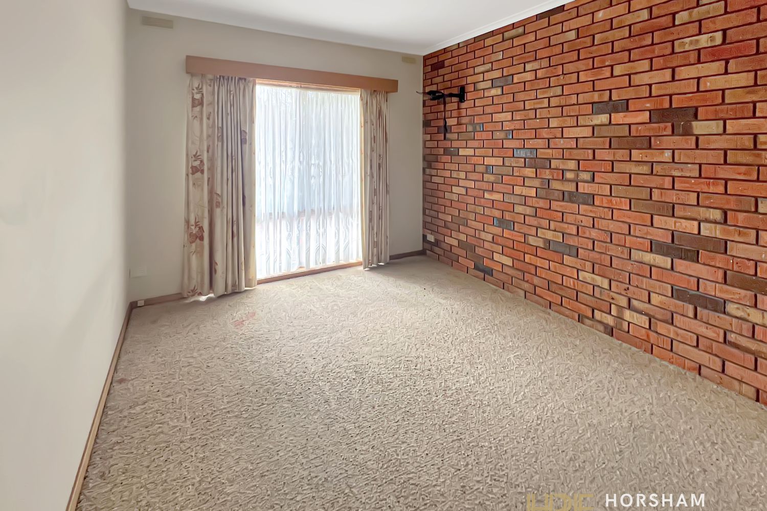 1 / 16 James Street, Horsham