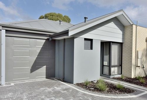 2 / 4 Balfour Road, Swan View