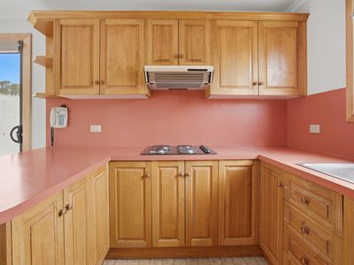 8 River Leads Drive, George Town