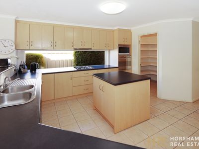 16 Burnett Street, Horsham