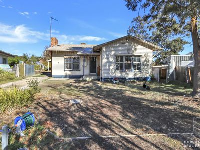 8 Sinclair Place, Horsham