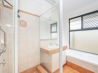 22 Mary Mackillop Glen, Queens Park