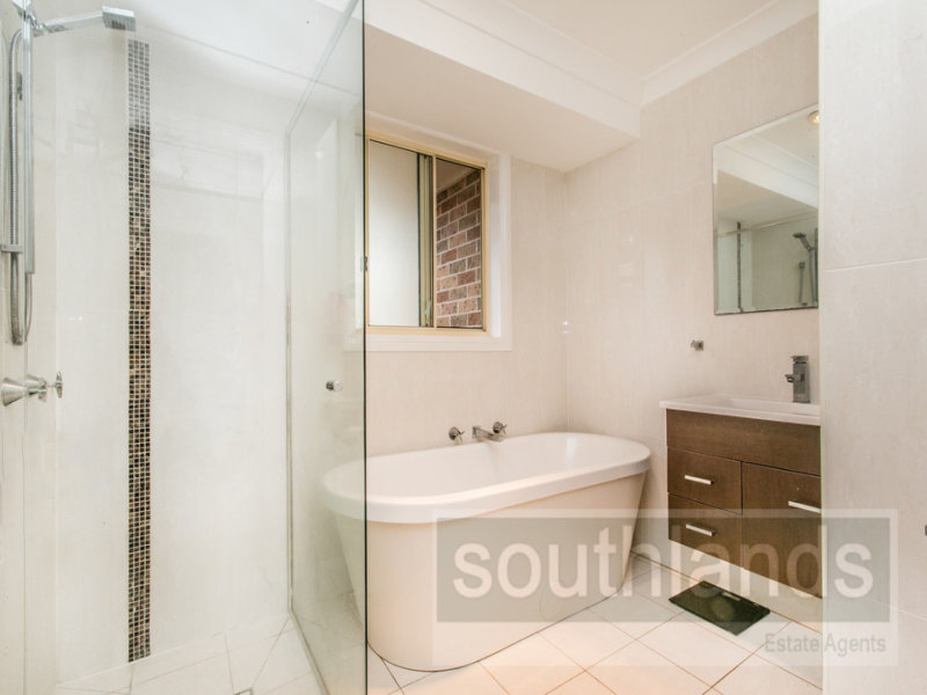 2 / 1 Barron Field Drive, GLENMORE PARK