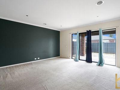 16 Holloway Street, Manor Lakes