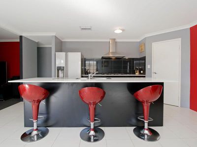 10 Narbone Way, Piara Waters