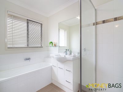 1 Creekside Crescent, Jimboomba