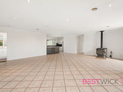9 Country Way, Abercrombie
