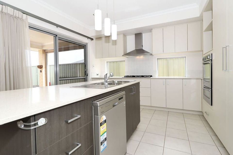 22 Searchers Crescent , Baldivis