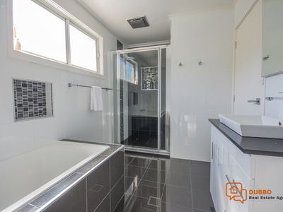 10 Beveridge Cres, Dubbo