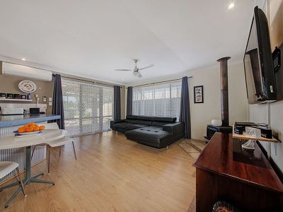 18 Moorpark Avenue, Yanchep