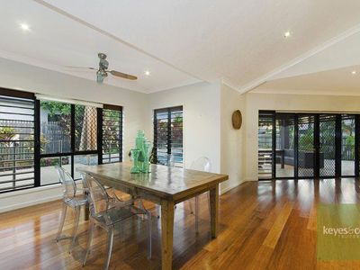 1 Warbler Crescent, Douglas