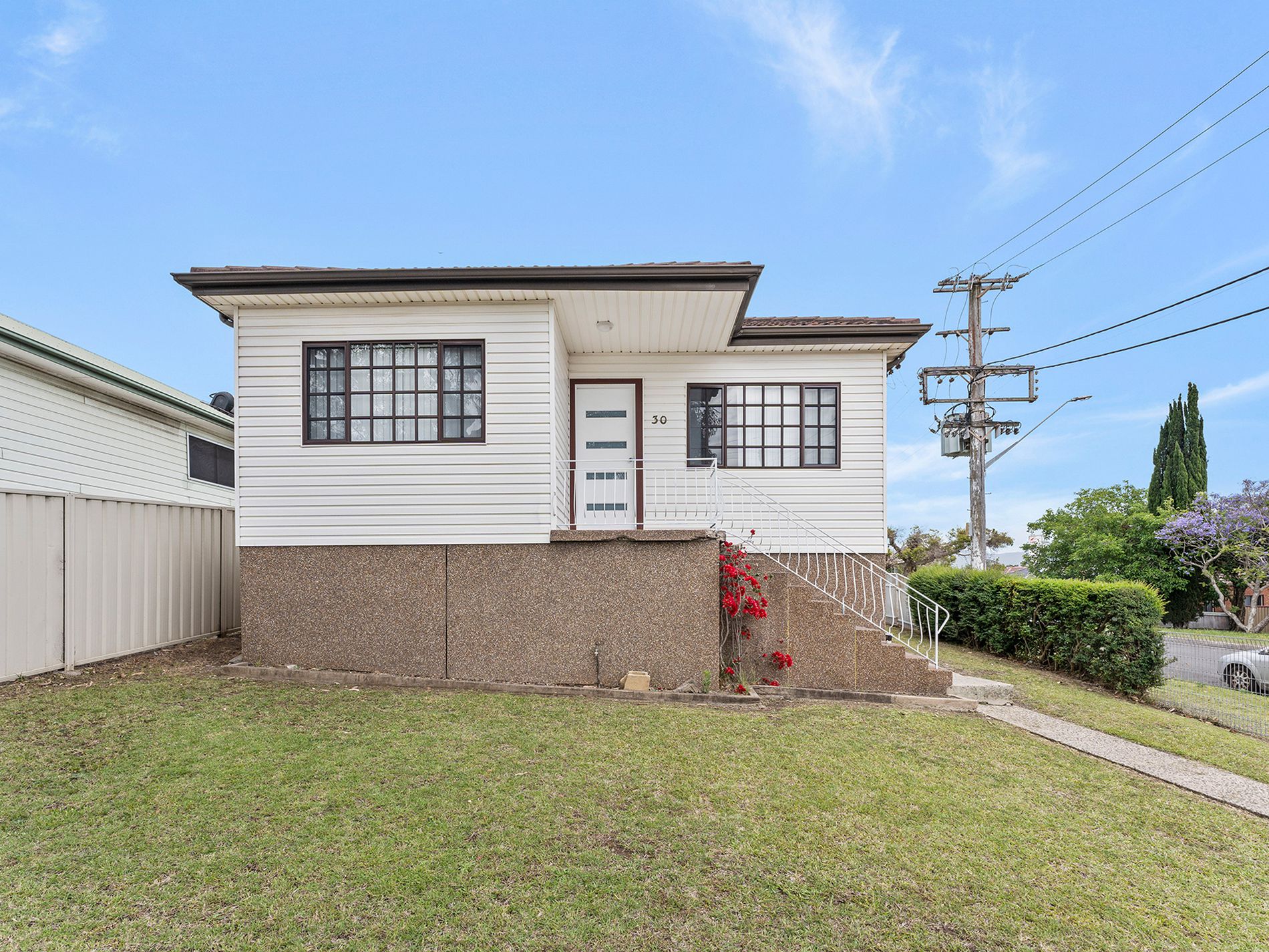 30 Lake Avenue, Cringila