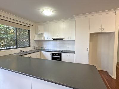 2 / 6 French Street, Booval