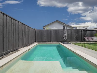 5 Lord Howe Circuit, Banya