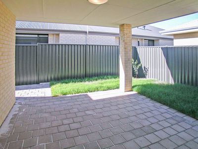 10 Dupain Way, Aveley