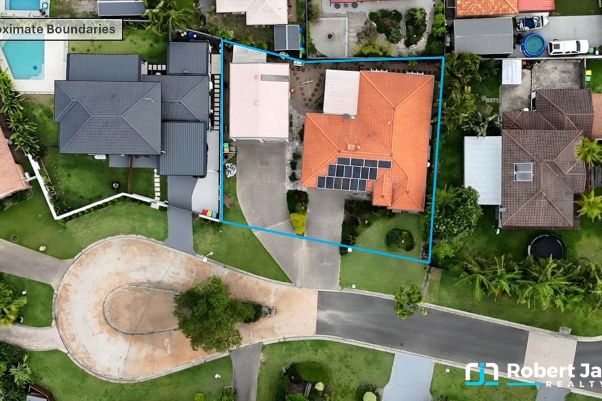 4 Feathertail Court, Tewantin