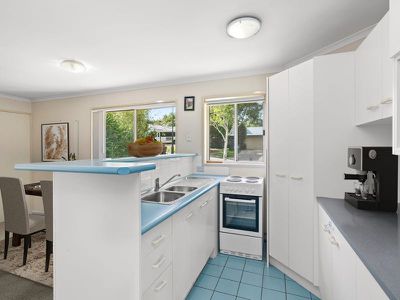 39 James Cook Drive, Sippy Downs