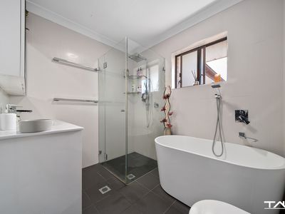 11 / 27 Park Avenue, Westmead