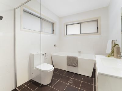 22 Rhodes Avenue, Guildford