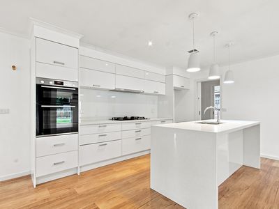9 Yvette Close, Sale