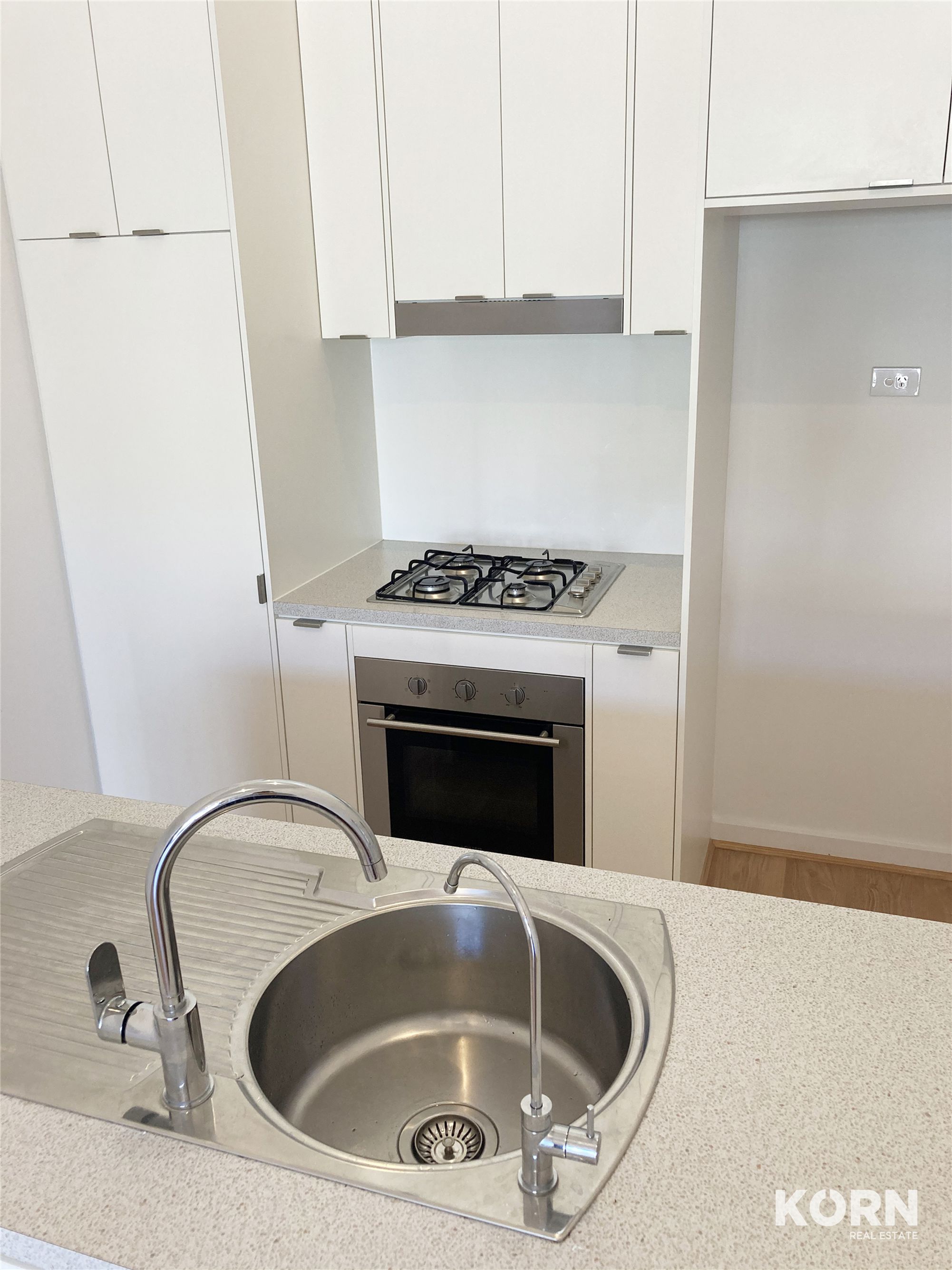 213 East Parkway, Lightsview