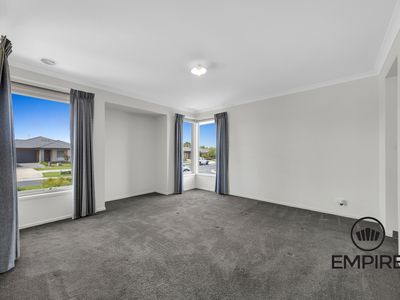 9 Grande Belmond Avenue, Clyde