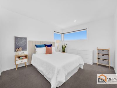 2 / 5 Winifred Street, Essendon