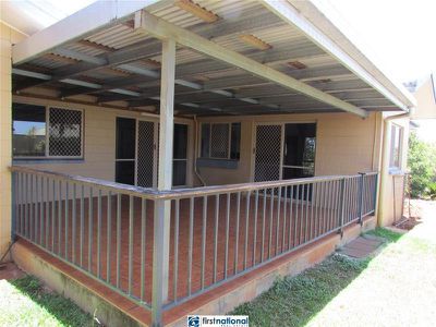 2 Paula Close, Atherton