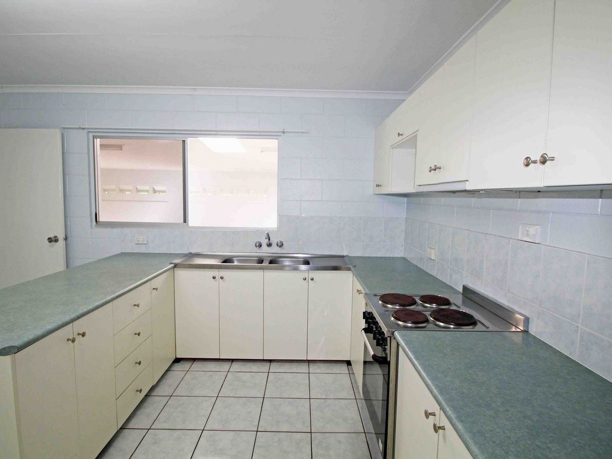 24 Azalea St, Atherton