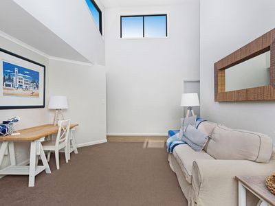 52 The Southern Parkway, Forster