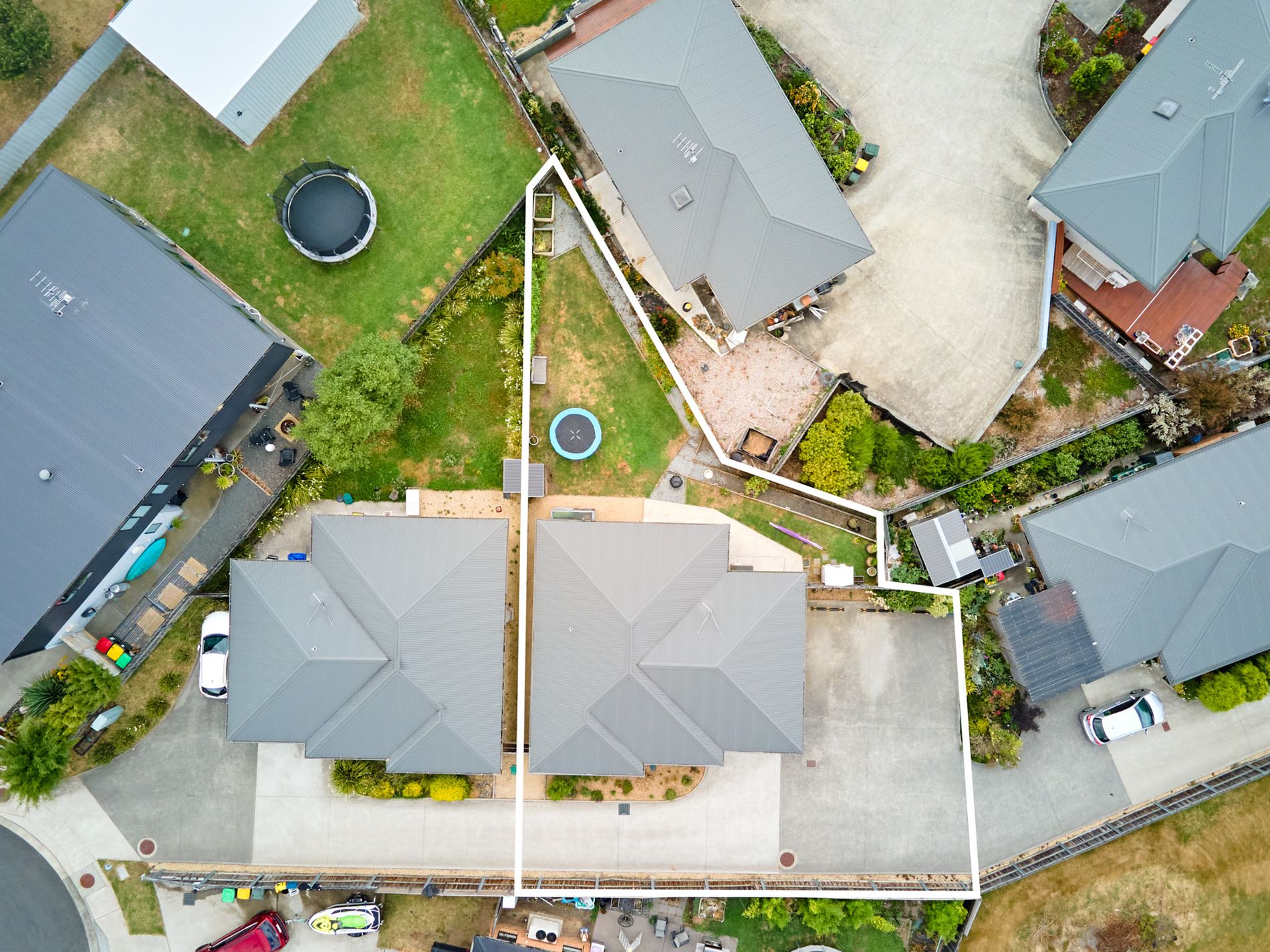 2 / 5 Space Court, Snug