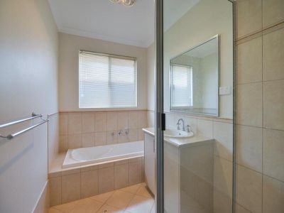 4 Warner Street, Broadwood