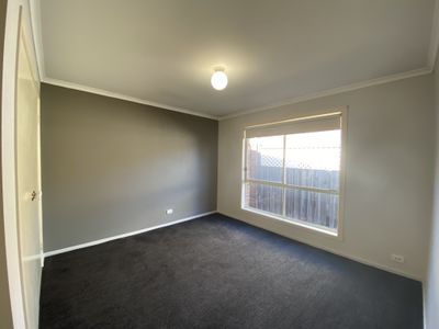 2 / 24 Coolabah Crescent, Hoppers Crossing