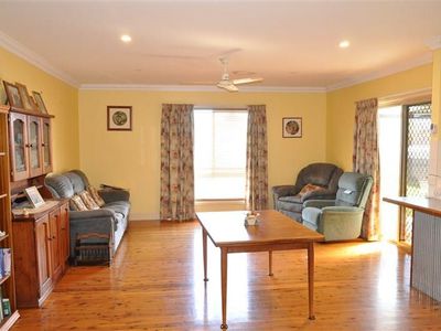 6 McMillan Place, Forbes