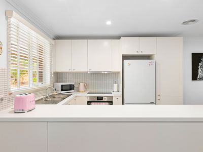 4 / 11 Eric Fenning Drive, Surf Beach