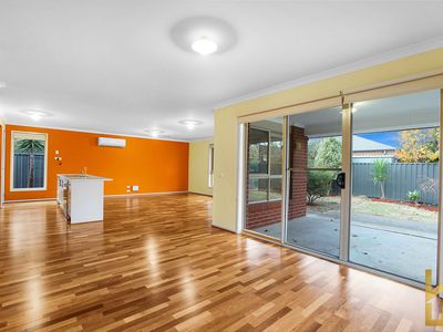 1194 Ison Road, Manor Lakes