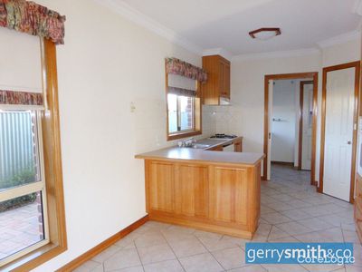 13 Hopkins Drive, Horsham