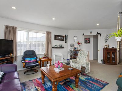 1 / 10 Thistledown Place, Woolston