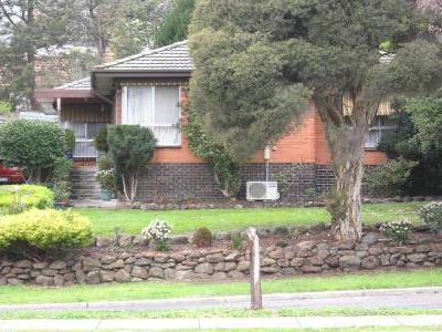 32 Blackburn Road, Doncaster East