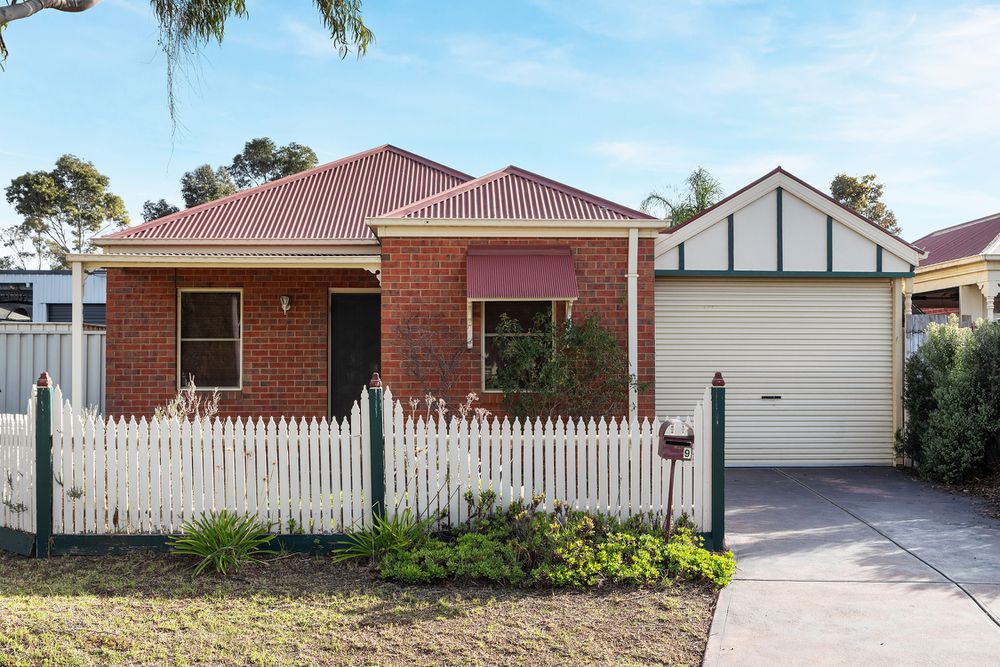 9 Simpson Place, CAROLINE SPRINGS
