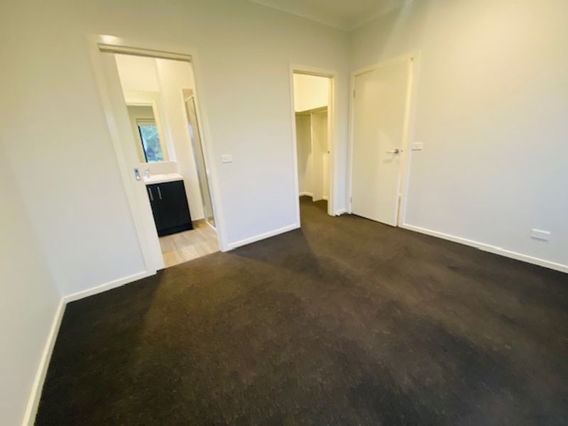 23 Chromite Circuit, Weir Views