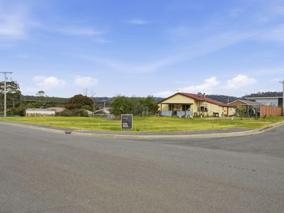 1 Taree Crescent, Gravelly Beach