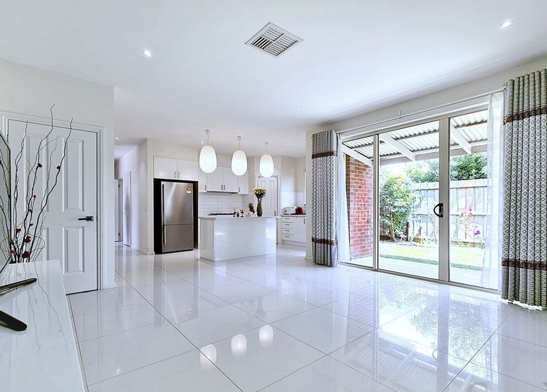 2 / 5 Risdon Drive, Notting Hill