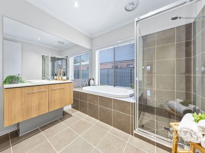 5 Rothesay Avenue, Derrimut