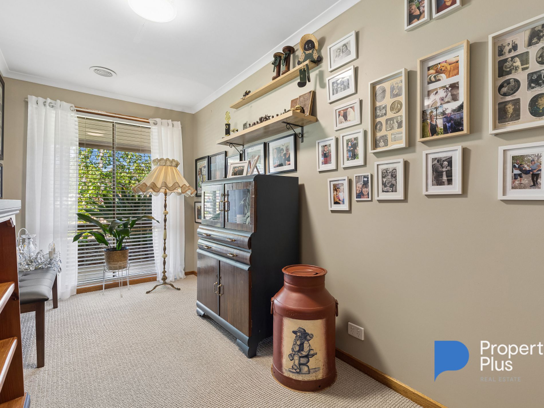 32 Mistletoe Street, Golden Square