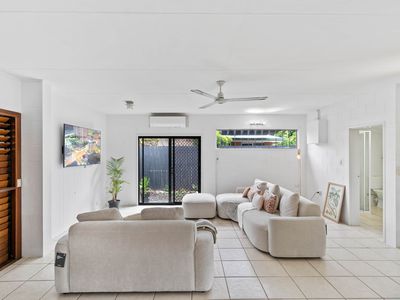 9 ZAMIA STREET, Holloways Beach