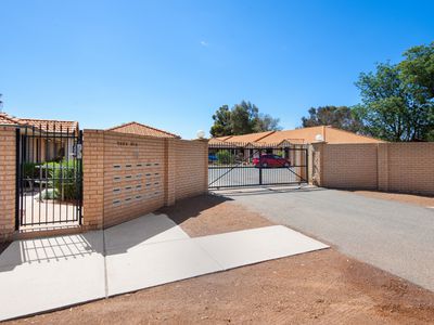 8 / 10 Great Eastern Highway, Somerville