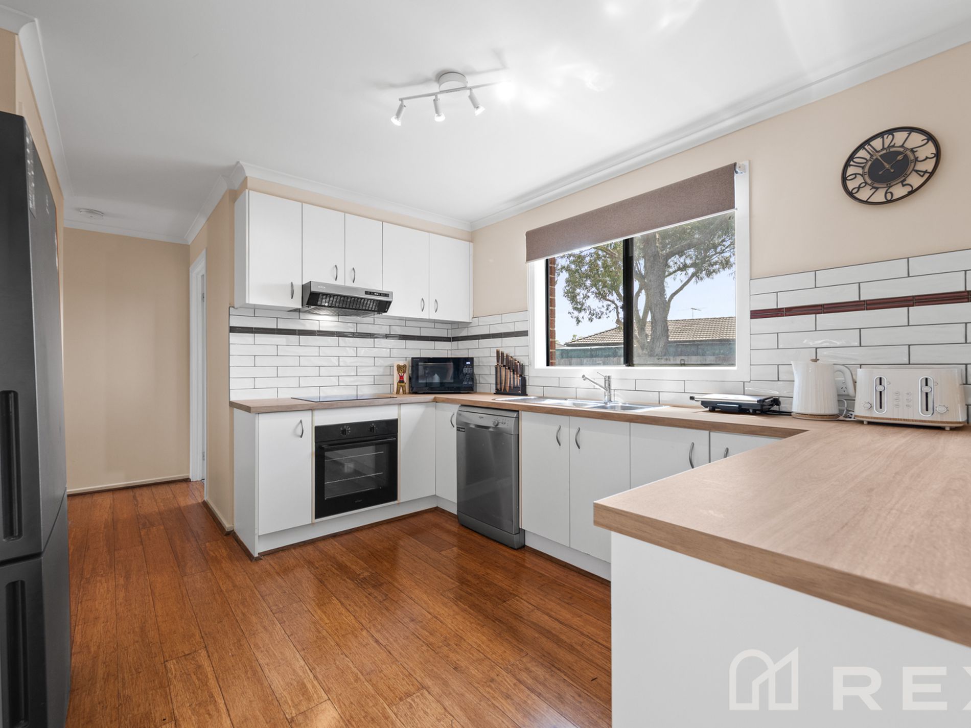 19 Calais Cct, Cranbourne West