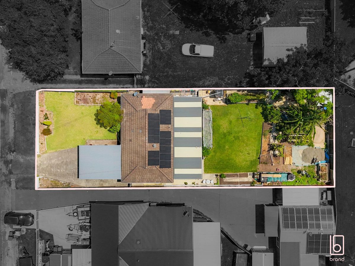 20 Campbell Parade, Mannering Park