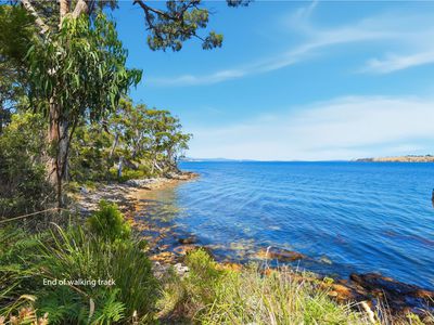 2 Cray Point Parade, Eggs And Bacon Bay